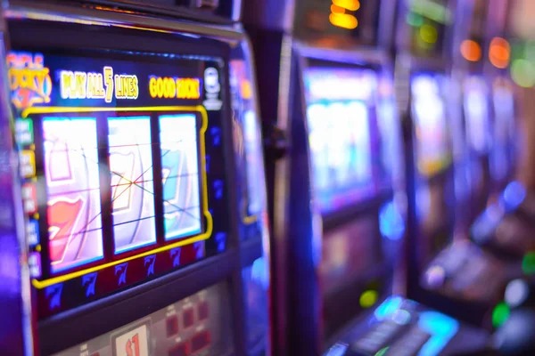 nimoslot mobile app interface showing sports betting and live casino tabs